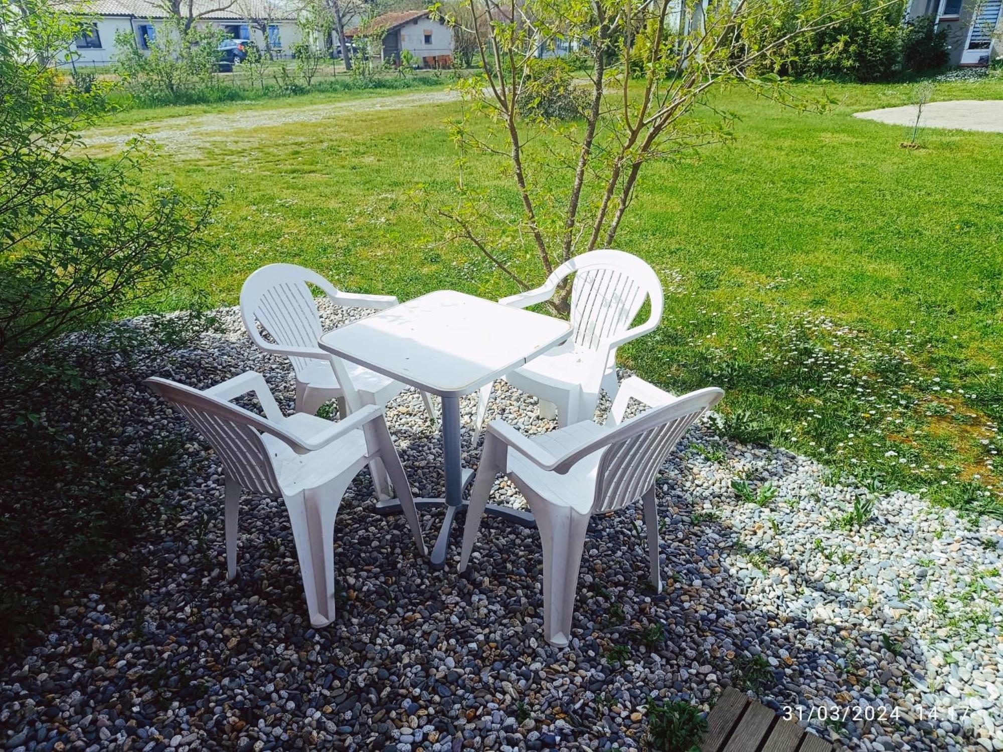 Datcha La Charrette Lavaur  Zimmer foto